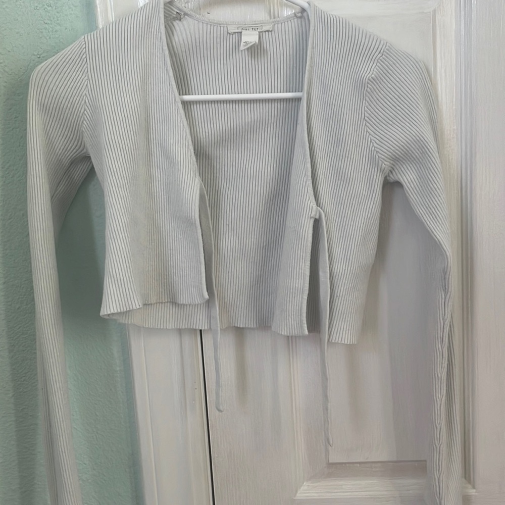 Cropped, white with blueish tint, small